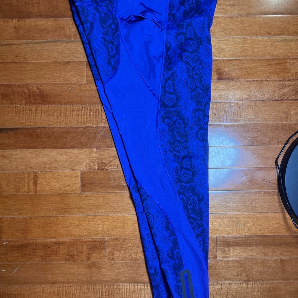 Savage X Fenty Deep Blue Snake-Print Leggings - Picture 6 of 9
